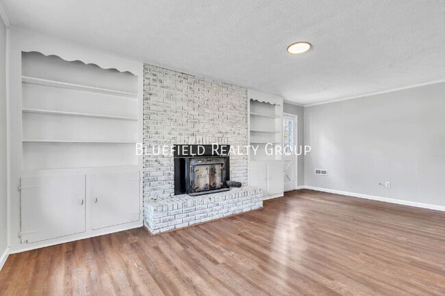 Building Photo - 107 River Rd Cir-