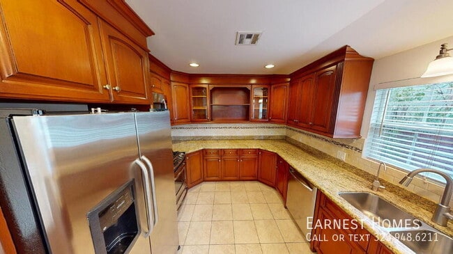 Building Photo - 4944 Cartwright Ave