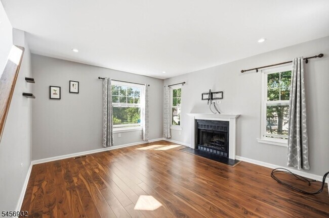 Building Photo - 81 Village Cir