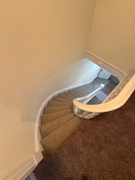 Building Photo - 609 Main St