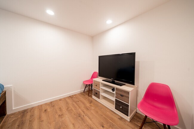 Building Photo - 2637 1/2 C St