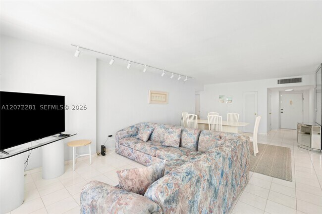 Building Photo - 5001 Collins Ave