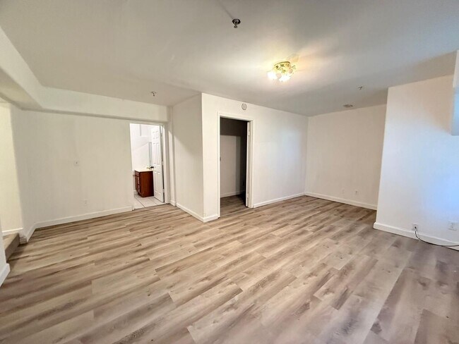 Building Photo - 8027 Ney Ave