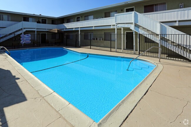 Pool - Casa Verde Apartments