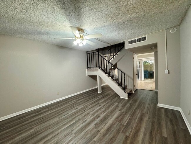 Building Photo - Great Condo for lease in North Austin!
