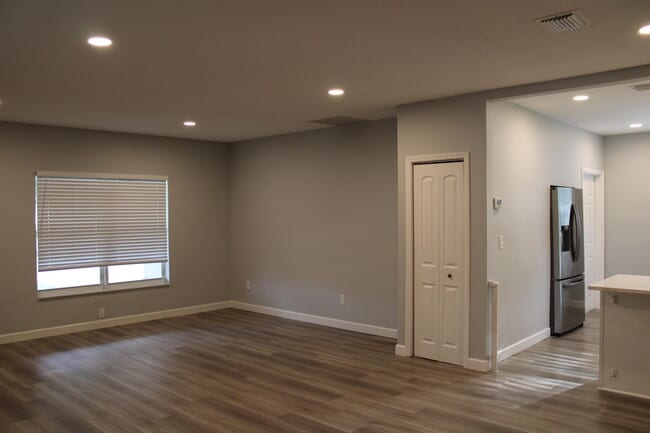 Building Photo - 5349 Van Buren Rd