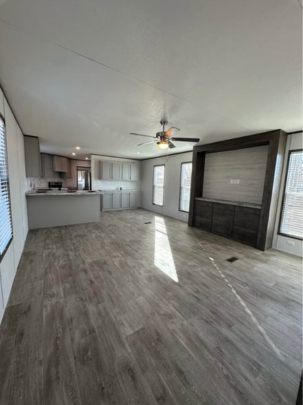 Building Photo - 10301 SE 29th St