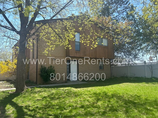 Building Photo - NO DEPOSIT option available for qualified ...