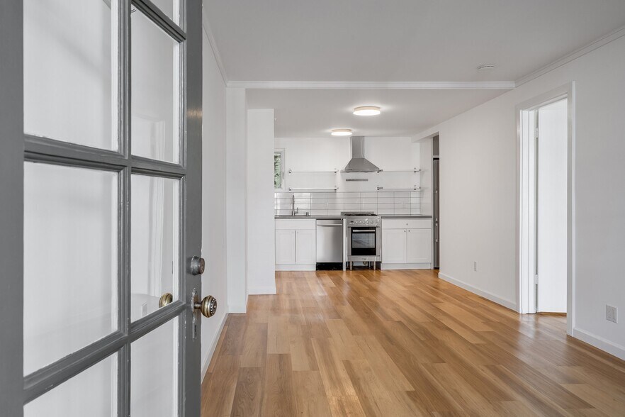 Building Photo - 22 Montezuma St