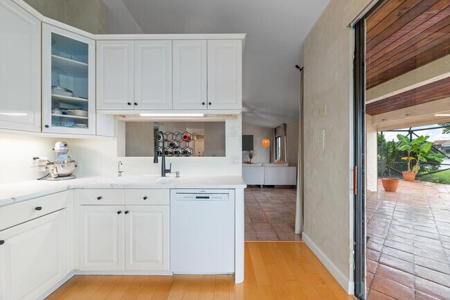 Building Photo - 12541 Shoreside Ln