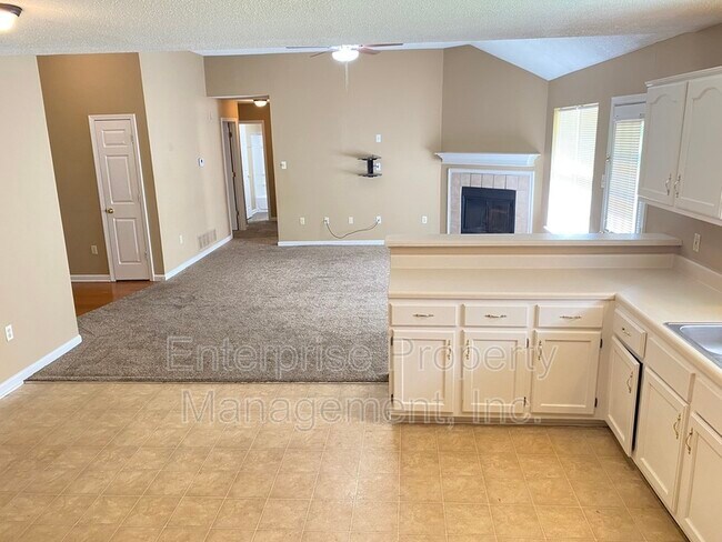 Building Photo - 4444 Longtree Cove
