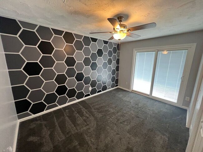 Building Photo - 9433 Sylvia St