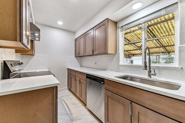 Building Photo - Stunning Single Family Home | 4BR/2BA | 1-Car Covered Parking | Fenced backyard