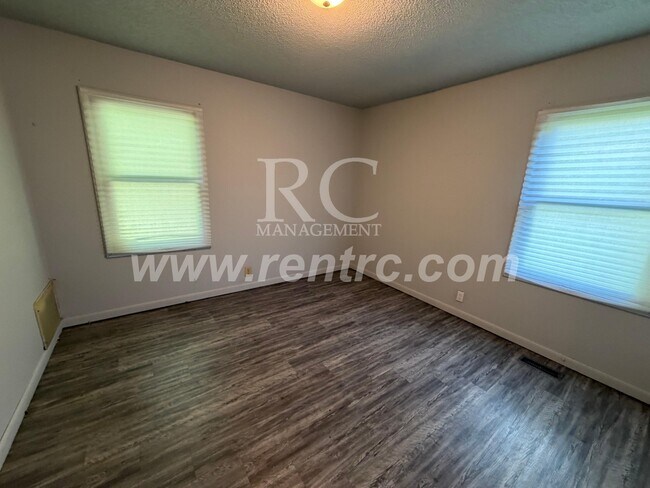 Building Photo - 1016 Koehn-
