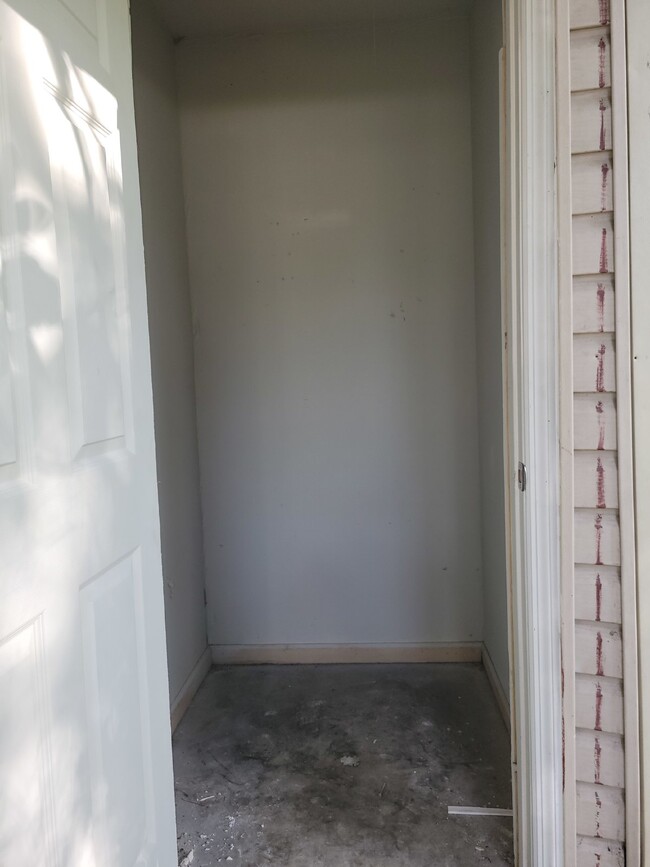 Building Photo - Section 8 accepted!!! Decatur 2 bedroom be...