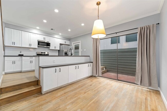 Building Photo - 2002 Fairview St