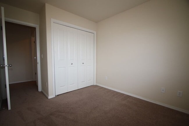 Building Photo - 3 Bedroom Condo in East Anchorage!