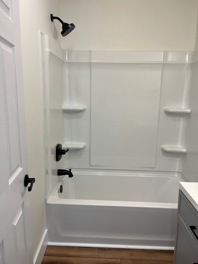 Building Photo - Modern Cottage Living Just Minutes from Downtown West Jefferson