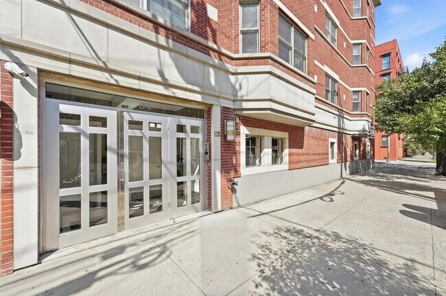 Building Photo - 94 Clinton St