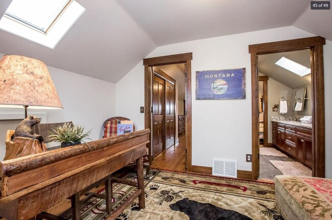 Building Photo - Beautiful Fully Furnished 4 Bed 3 Bath Home