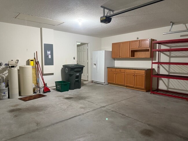 Building Photo - Grande Champion Community! BEAUTIFUL 3 Bed...