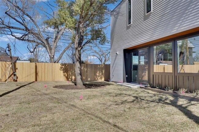 Building Photo - 1804 Sylvan Dr