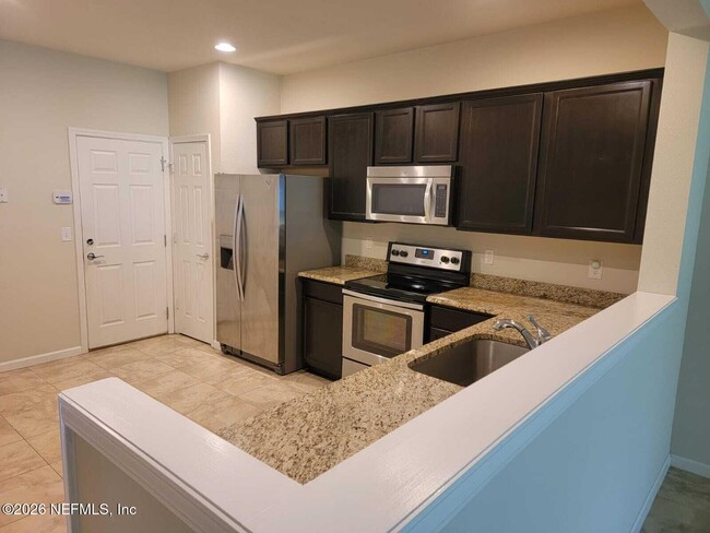 Building Photo - 6791 Roundleaf Dr