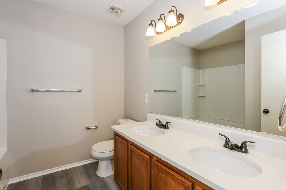 Building Photo - 321 Daisy Ln