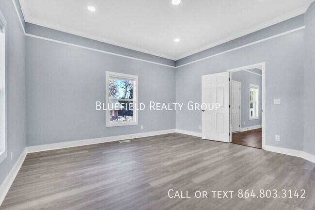Building Photo - 307 B St
