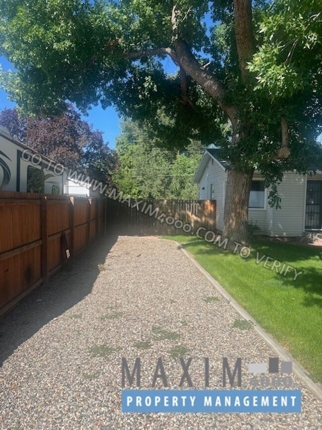 Building Photo - 323 N Mulberry St