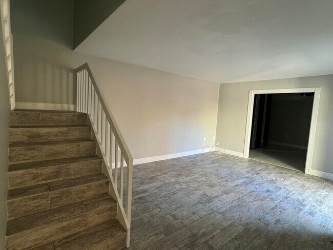 Building Photo - 1700 Embassy Dr