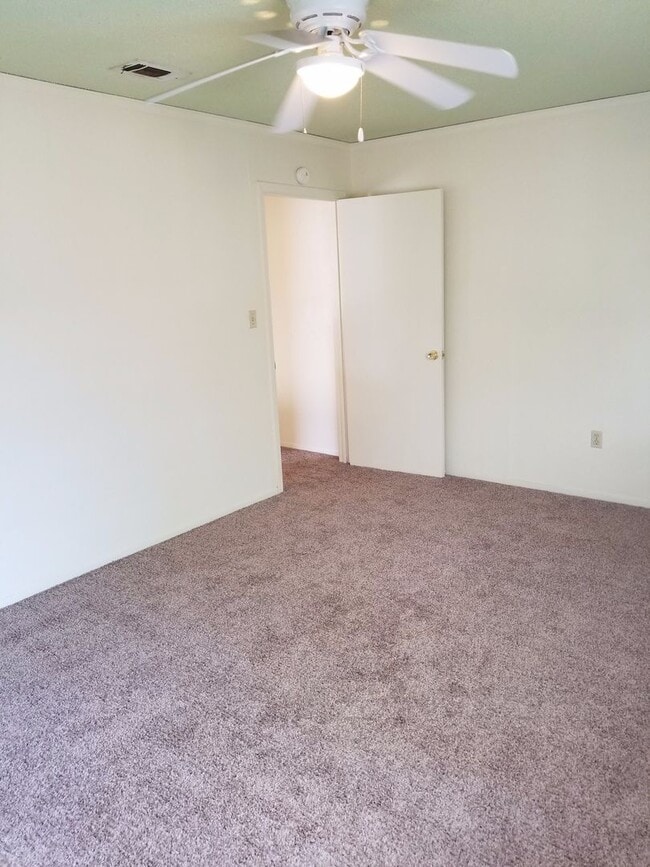 Building Photo - College Station -- 2/1.5 Townhome-Style Fourplex on TAMU Shuttle Route!