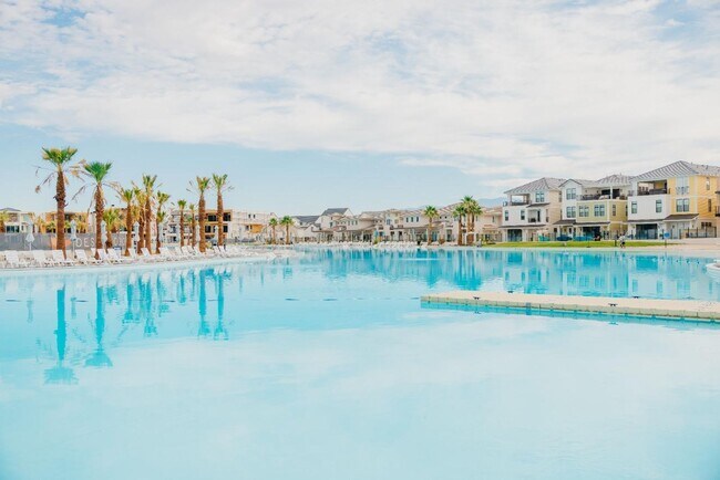 Building Photo - 3 Bed Condo In Desert Color!