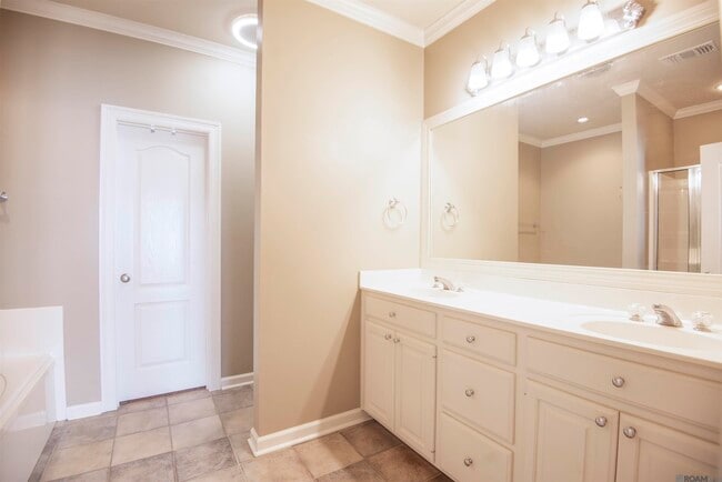 Building Photo - 4925 Summa Ct