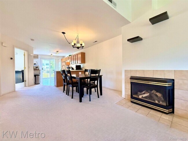 Building Photo - 1870 Lindsay Ln