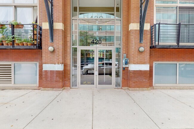 Building Photo - 420 S Clinton St
