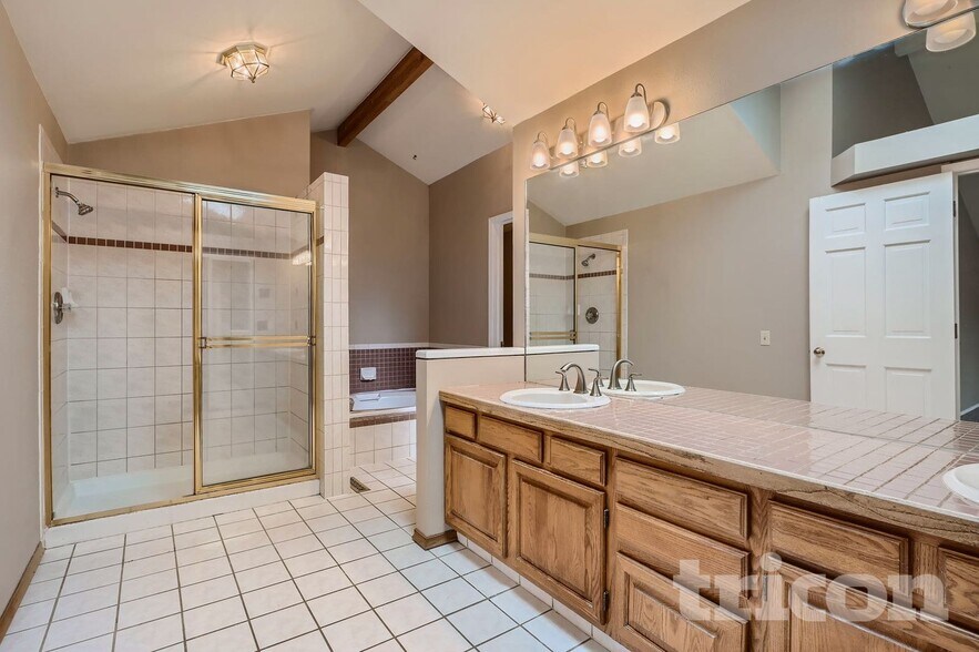 Building Photo - 5752 S Ouray Ct