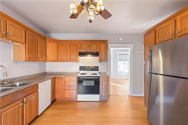 Building Photo - 43-43 Oak St