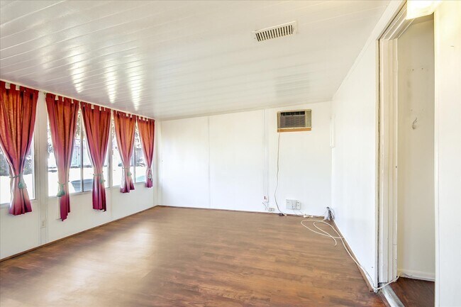 Building Photo - 9239 Bonavista Ln