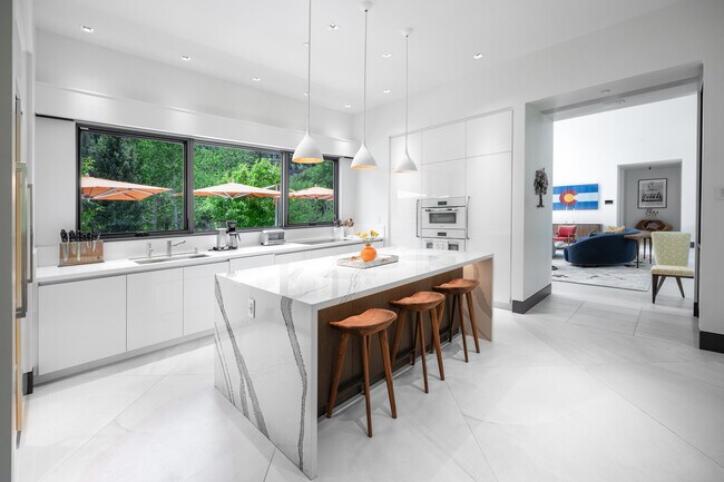 Building Photo - 1411 Crystal Lake Rd