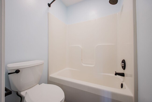 Building Photo - Move-in-ready 3 bed / 3 Full Bath In Louisville's Four Seasons — Fully Updated, No Carpet, Fiber ...