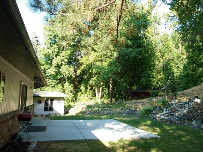 Building Photo - 996 Thrushwood Dr