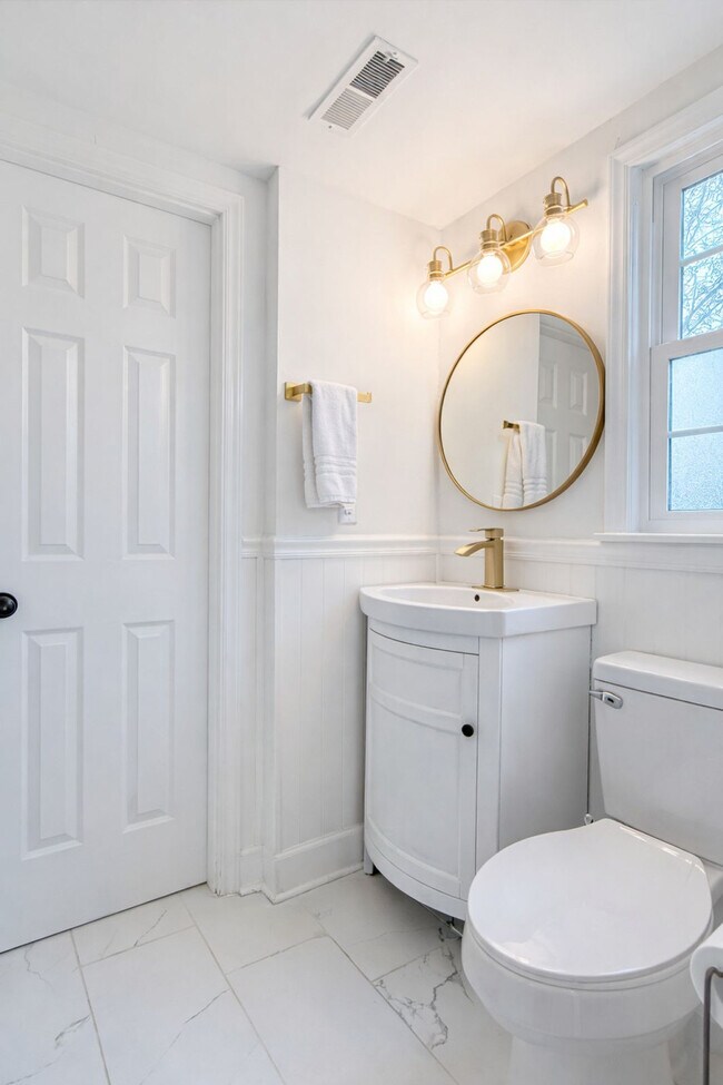 Building Photo - 7601 Bedfordshire Dr