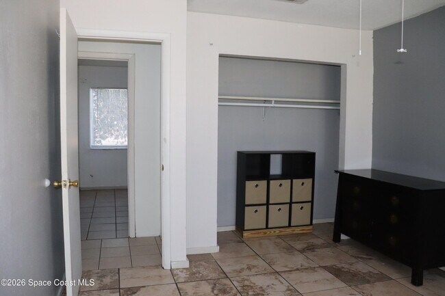 Building Photo - 1204 Linmoor Cir NE