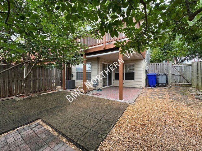 Building Photo - 10230 Magnolia Grove Dr