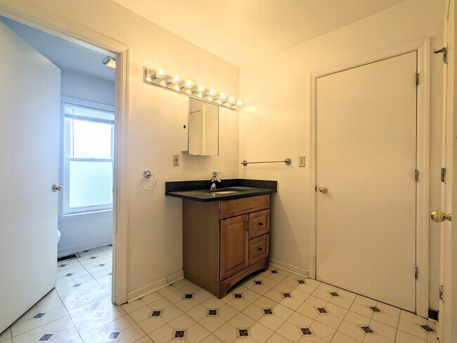 Building Photo - 5552 Black St