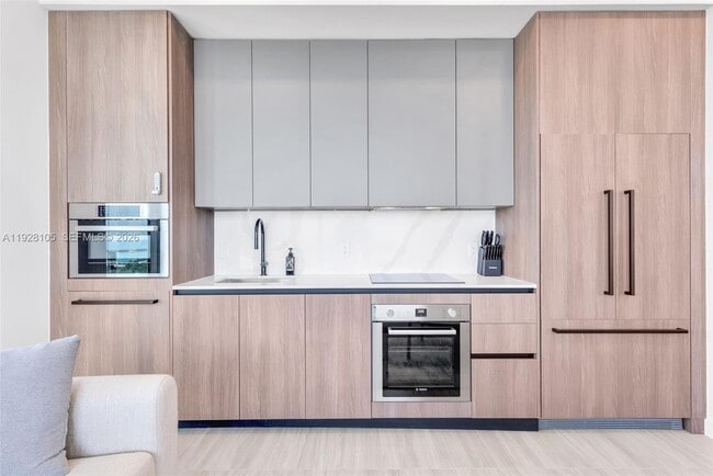 Building Photo - 580 72nd St