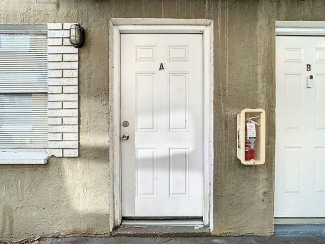 Building Photo - 712 E Floribraska Ave