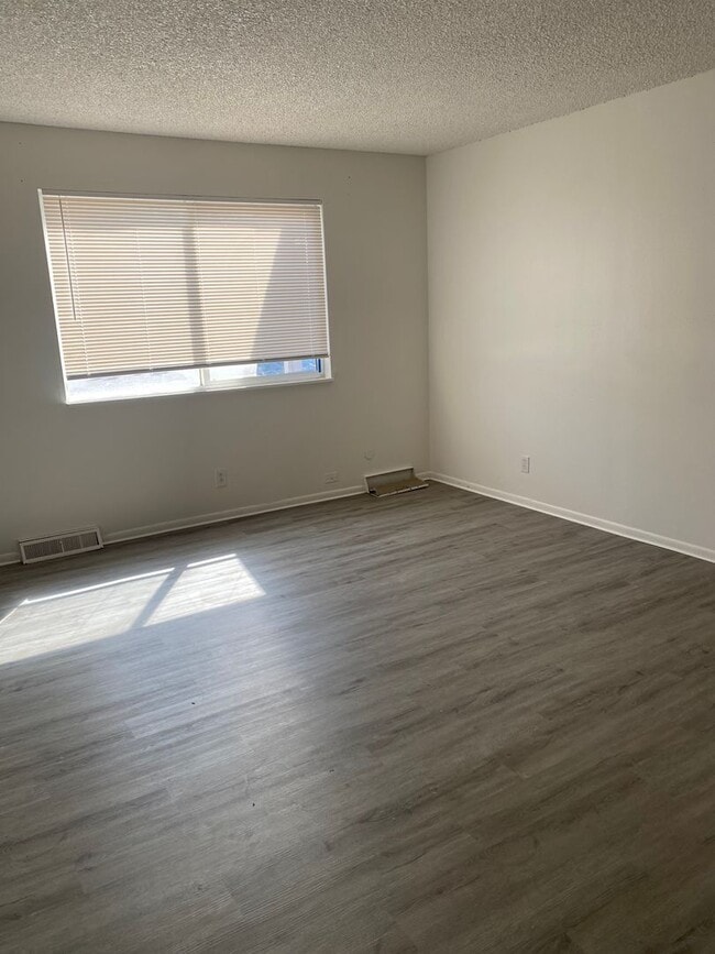 Building Photo - Triplex townhome blocks away from Anshutz ...