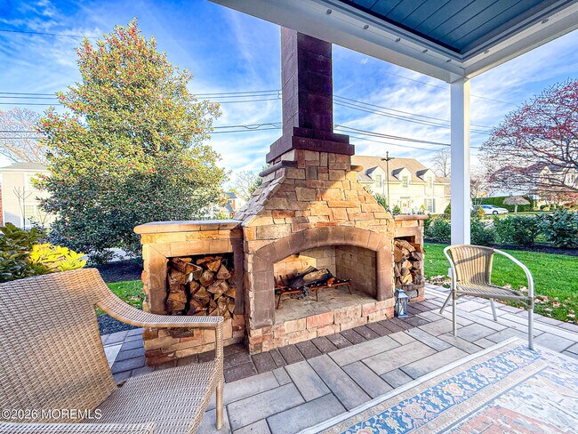 Building Photo - 315 Pitney Ave